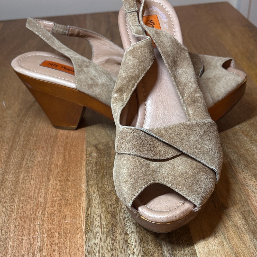 Miz Mooz Reiner Tan Suede Wood Block Heel Sandal Size 8.5